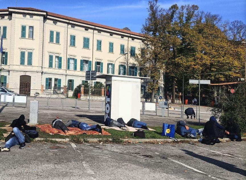 Immagine per Migranti accolti per la notte a Gradisca, nuovi arrivi a Casa Rossa